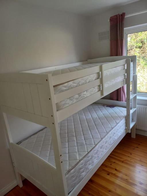 Large 4Bed Available Long-Term In Letterkenny Villa Esterno foto